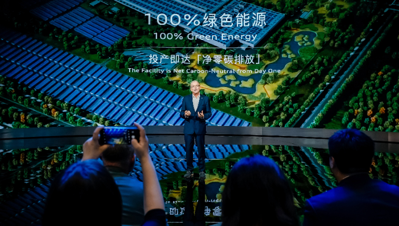 奥迪电动化战略加速落地：Q6L e-tron领衔新车阵容，超级工厂树立行业标杆