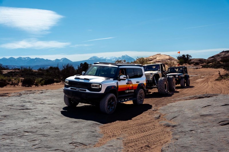 李飞飞亮相谷歌云大会__周星驰亮相广东政协开幕大会