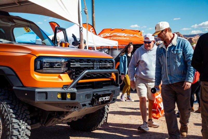 周星驰亮相广东政协开幕大会_李飞飞亮相谷歌云大会_