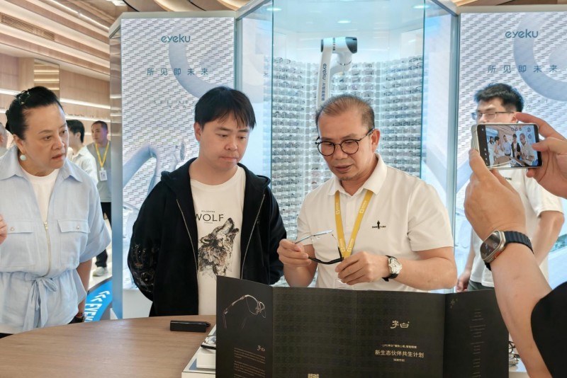 _慧明眼镜集团聘请李尚龙担任AI与品牌发展顾问：以“人机协同”新思维驱动品牌进化与组织提效_慧明眼镜集团聘请李尚龙担任AI与品牌发展顾问：以“人机协同”新思维驱动品牌进化与组织提效